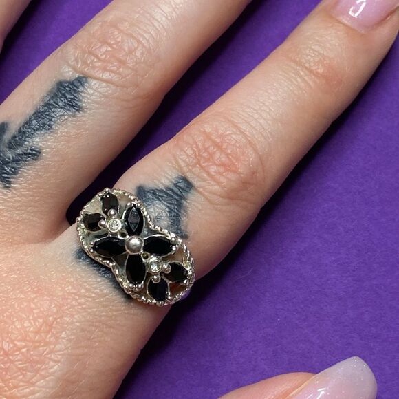 💛 Classic Avon NRT Black Flower Rhinestone Ring - Picture 4 of 5